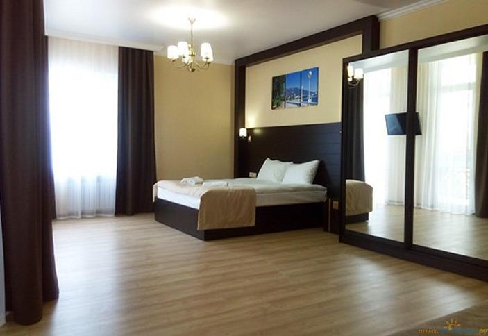 Люкс с балконом. Мини-отель Alpen House (Альпен Хаус). Геленджик