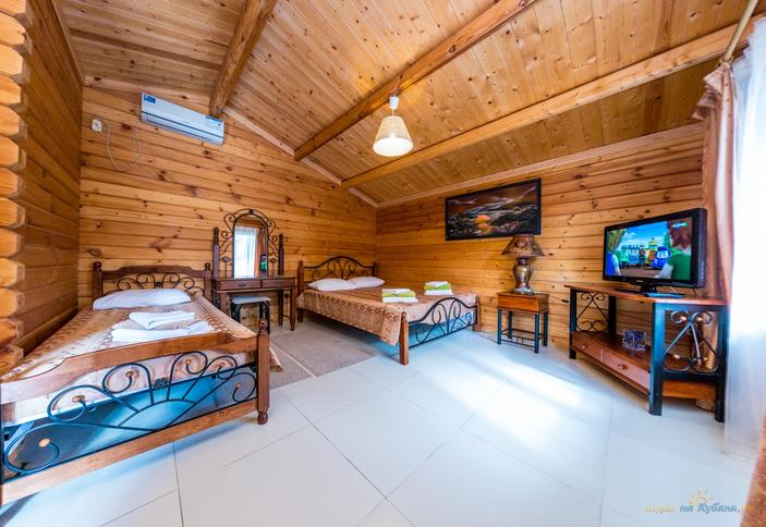 Стандарт плюс трехместный. Гостевой комплекс Хуторок, Анапа