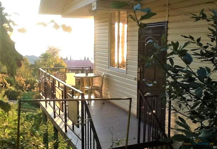 Коттедж двухкомнатный с кухней и балконом