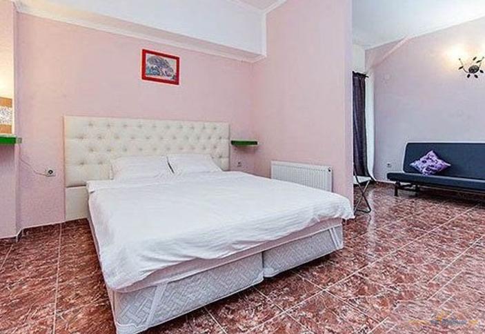 Полулюкс трехместный с балконом. Отель Хлоя, г. Анапа, п. Витязево