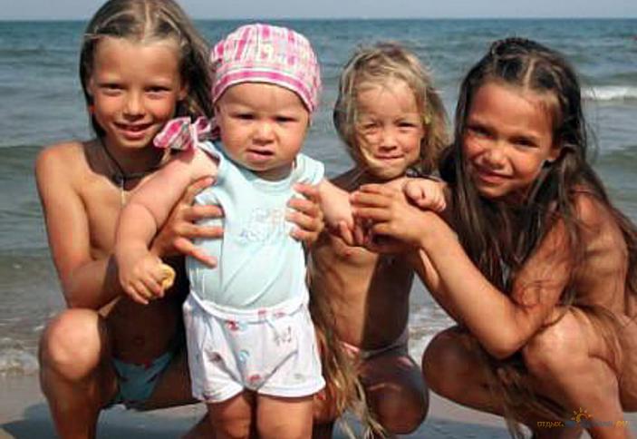 Вы можете привезти с собой в наш лагерь 1-3 детей в возрасте 5-10 лет, а дети до 5 лет отдыхают с родителями бесплатно