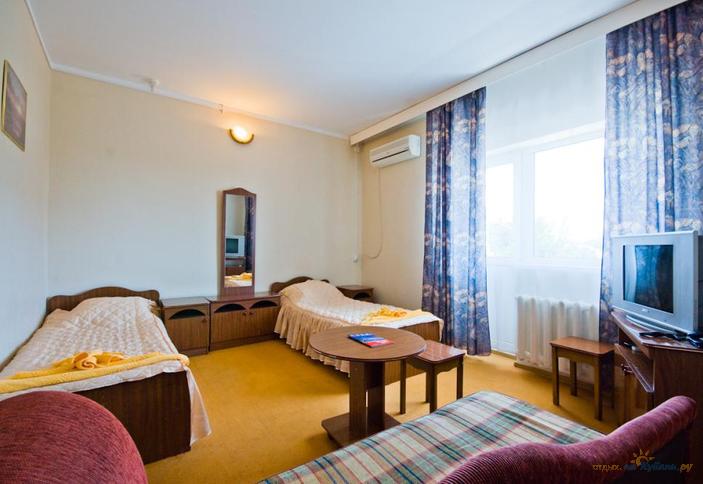 Двухместный стандарт с балконом. Пансионат Черное море, Анапа