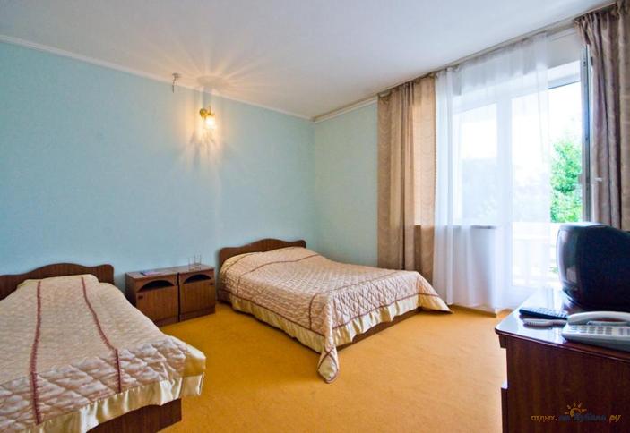 Трехместный стандарт с лоджией. Пансионат Черное море, Анапа