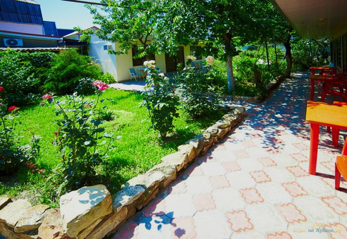 Дворик Гостевой дом На Самбурова, г. Анапа