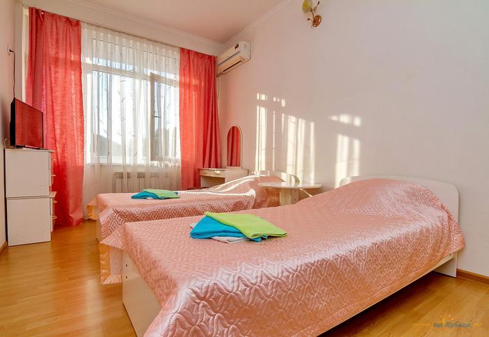 Двухместный с балконом мини-гостиницы Мария, г. Сочи, п. Хоста