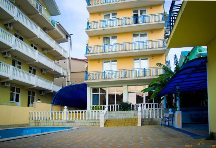 Марина. Частная гостиница. Адлер