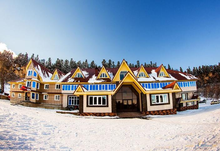 Фасад. Турбаза Лаго-Наки, ст. Даховская (р-н Азишского хребта)