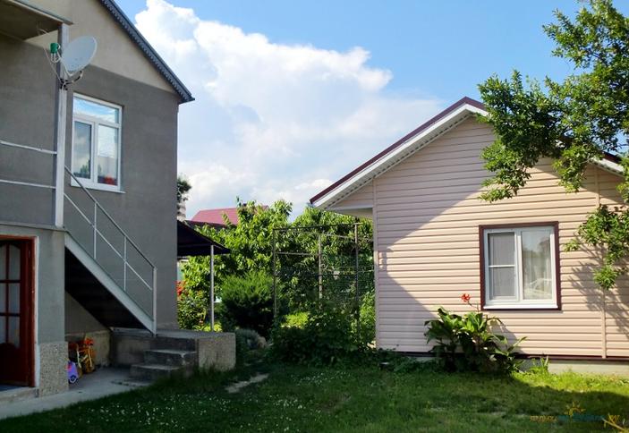 Фасад гостевого дома Артем + Людмила, г. Геленджик, Архипо-Осиповка