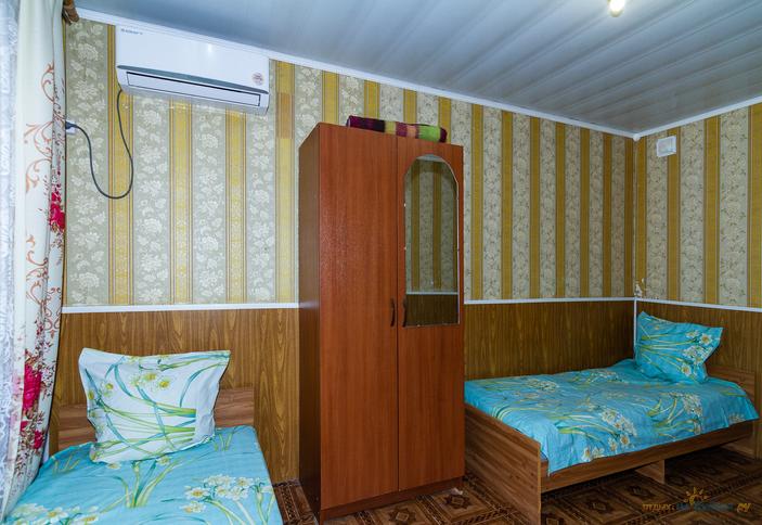 Пятиместный двухкомнатный. Гостевой дом Белая акация, Темрюкский р-н, ст. Голубицкая