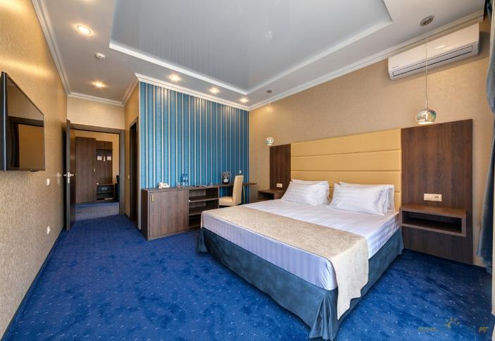 Люкс двухместный двухкомнатный. Отель Орион, Геленджик