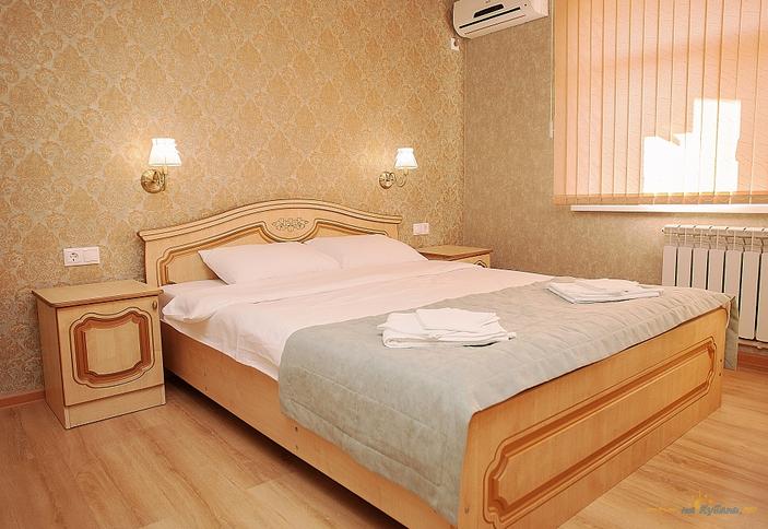 Люкс четырехместный, мансарда. Гостевой дом АЛиКА, Геленджик, Архипо-Осиповка