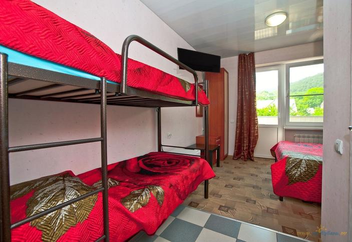 Стандарт с двуспальной и двухъярусной кроватями