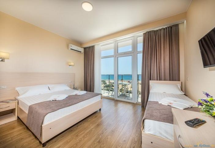 Стандарт трехместный. Отель ДельМарИнн. Анапа, Витязево