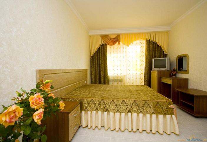 Стандарт трехместный. Гостиница Сибирь, г. Анапа