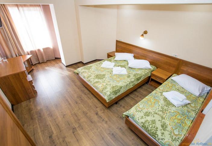 Стандарт трехместный без балкона. Well Hotel (Вэлл Отель). Анапа