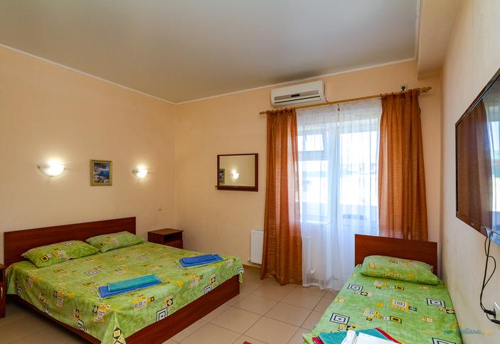 Трехместный полулюкс. Гостевой дом 