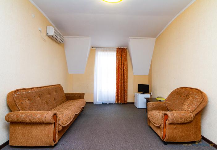 Двухкомнатный люкс с балконом