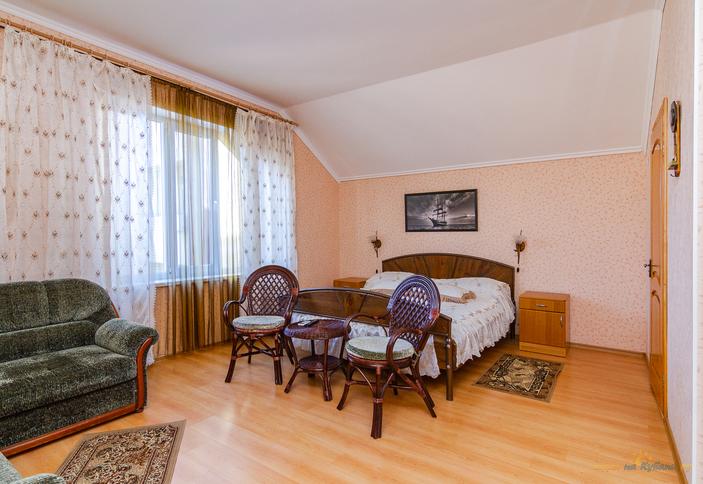 Трехместный номер с балконом. Гостевой дом Вега, Кабардинка