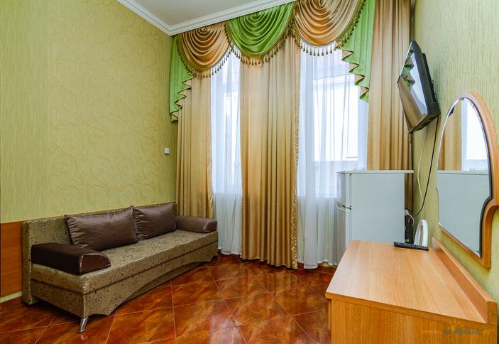 Двухкомнатный люкс с балконом. Гостевой дом Кристина, г. Геленджик, с. Кабардинка