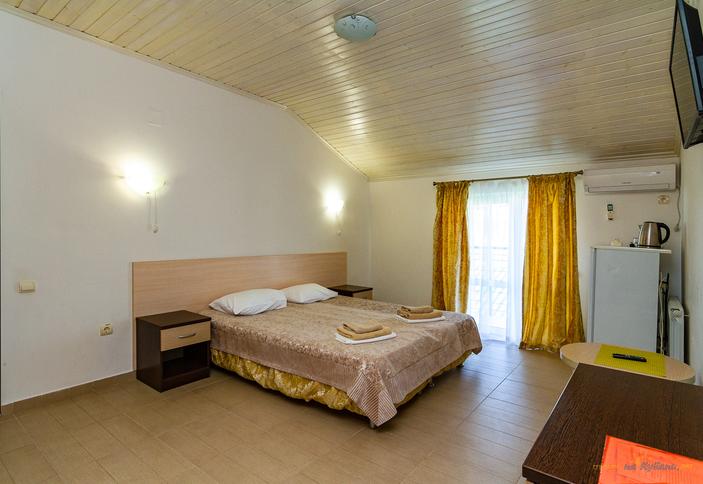 Четырехместный двухкомнатный делюкс. Отель Эллас, Сочи, Адлер