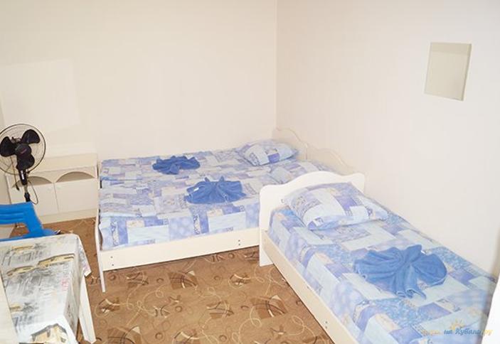 Эконом трехместный. Гостиница Скала. Анапа