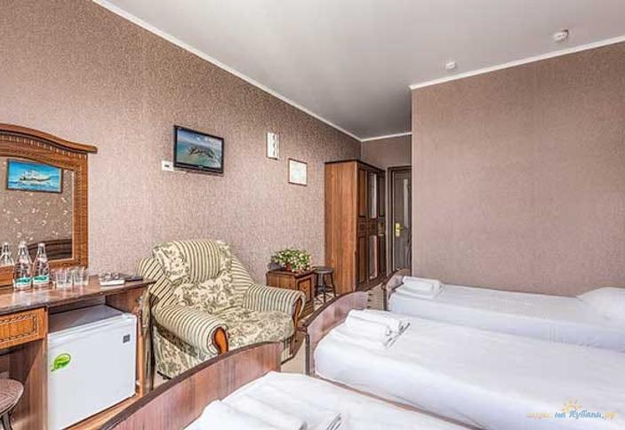  Полулюкс трехместный. Отель Турист, Анапа, Витязево