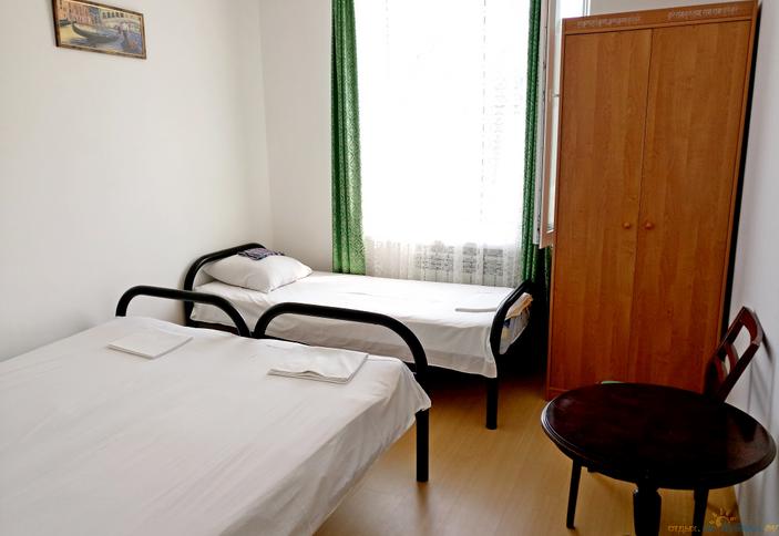 Трехместный