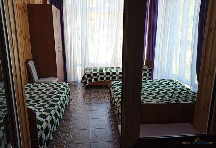 Шестиместный