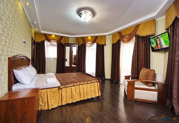 Купол. Улучшенный трехместный с балконом, 7 этаж