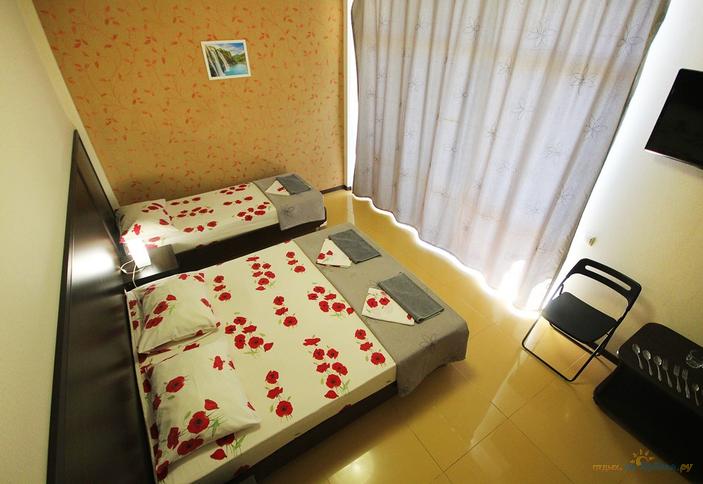 Трехместный