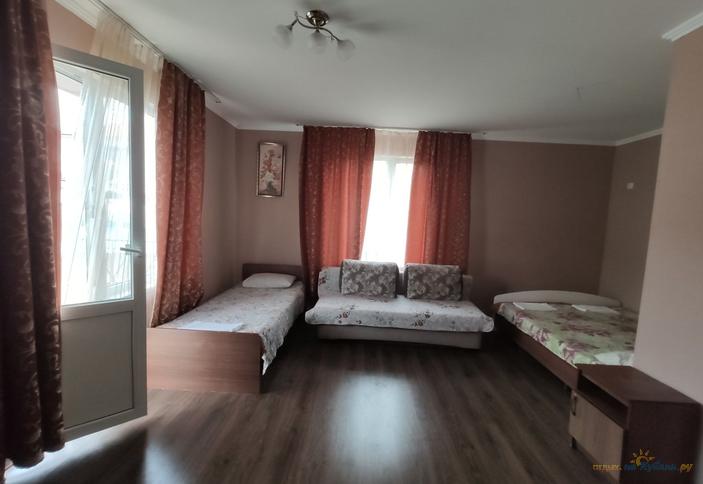 Пятиместный с балконом