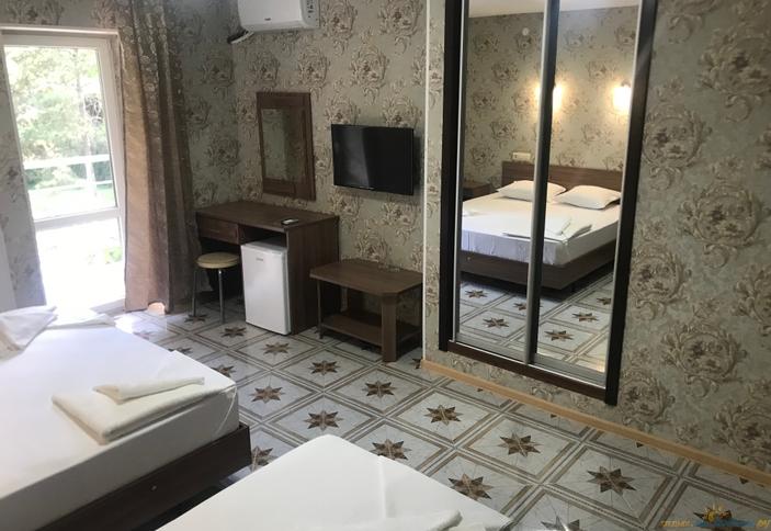 Трехместный полулюкс с балконом