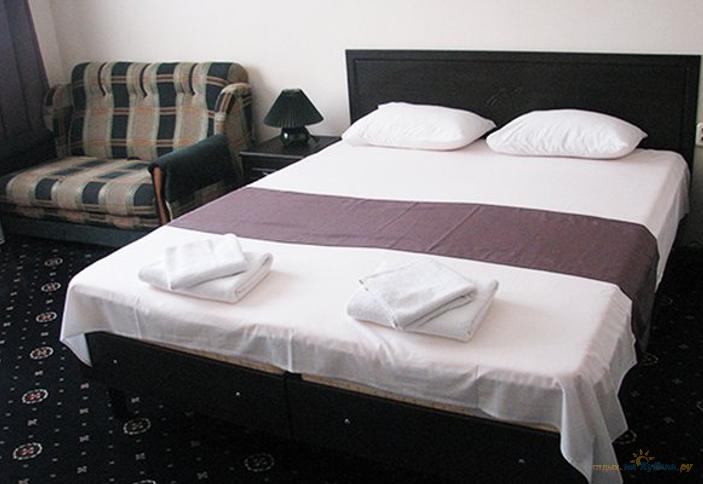 Трехместный стандарт-комфорт. Отель Максимус, Анапа