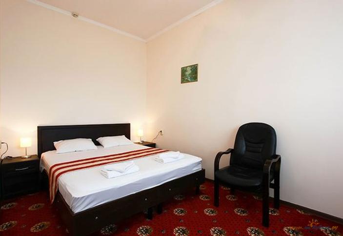 Двухместный двухкомнатный полулюкс. Отель Максимус, Анапа