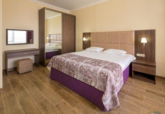 Люкс четырехместный двухкомнатный