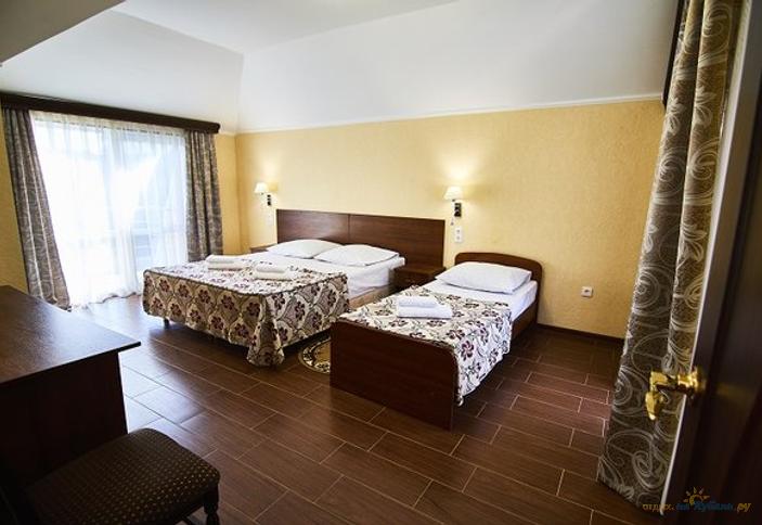 Люкс трехместный. Отель Добрая МАМА, Сочи, Адлер