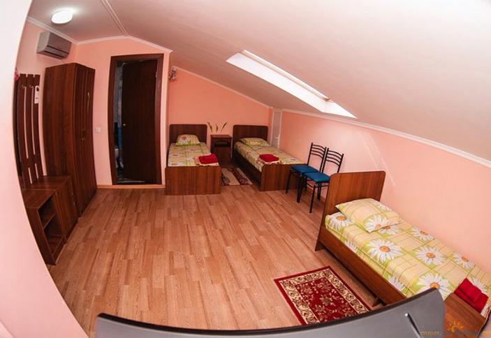 Бюджетный 3-местный (мансарда). Гостевой дом Елена, Анапа