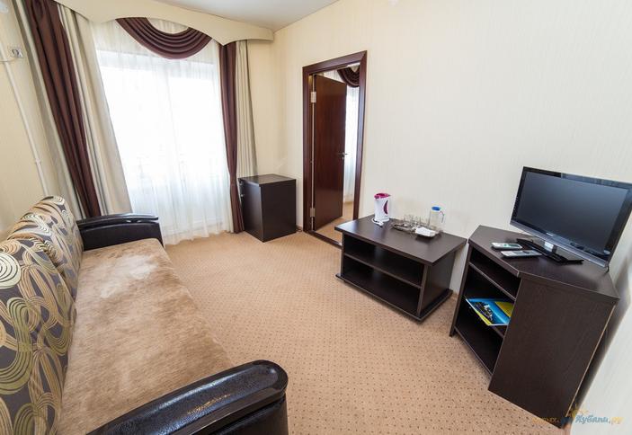 Люкс двухместный двухкомнатный с балконом, корпус 3