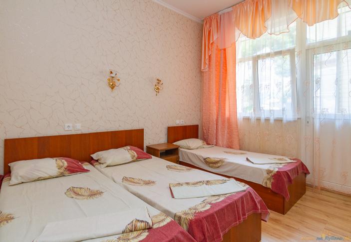 Трехместный с балконом. Гостевой дом ДаГер, Сочи, Лоо