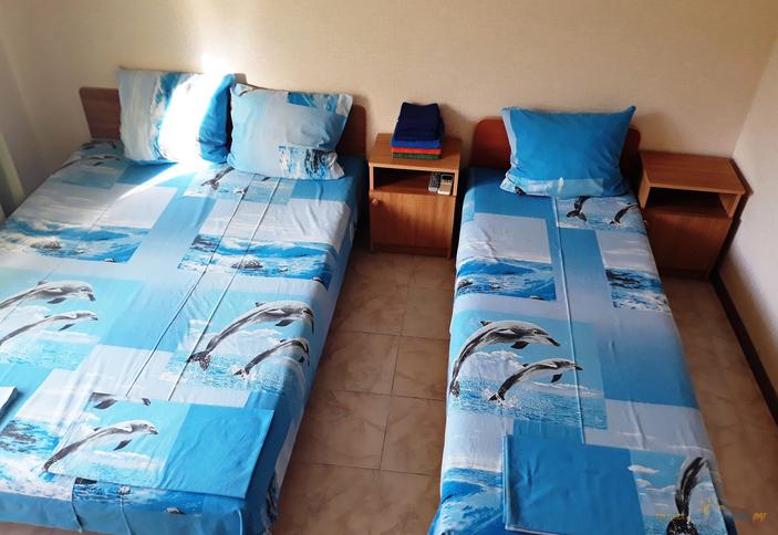 Трехместный