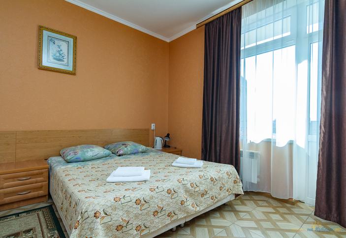 Двухместный стандарт с балконом. Гостиница Уралочка, Сочи, Лазаревское