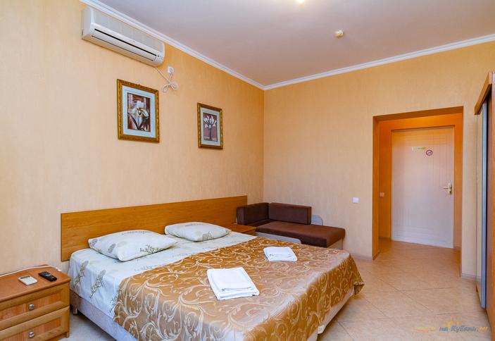 Двухместный стандарт без балкона. Гостиница Уралочка, Сочи, Лазаревское