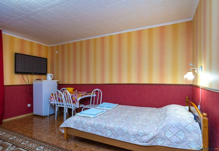 Четырехместный с балконом. Гостевой дом Афродита, Геленджик, Голубая бухта