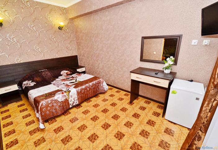  Люкс пятиместный двухкомнатный с балконом