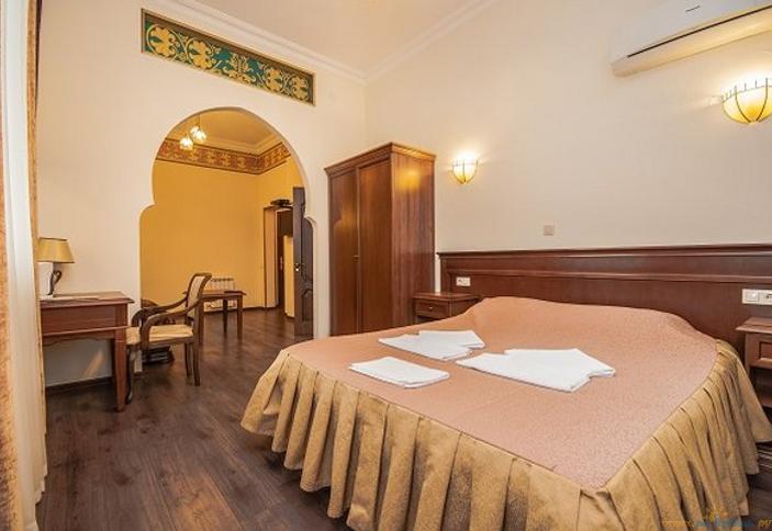  Люкс трехместный Восточный с кухней