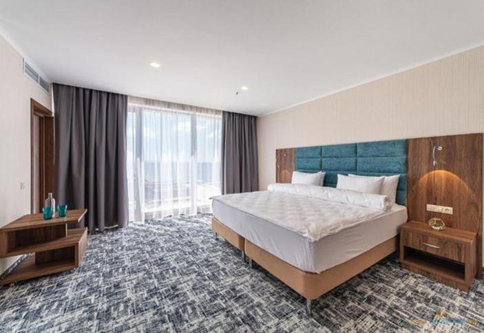  Апартаменты четырехместный (с бассейном)