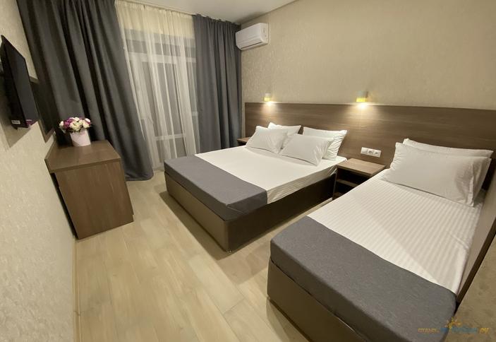 Стандарт трехместный (с балконом)