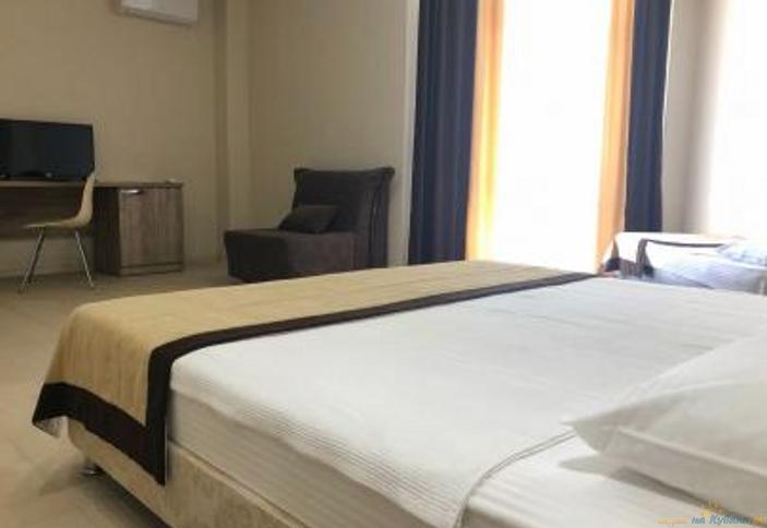 Семейный трехместный