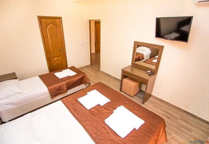 Люкс пятиместный двухкомнатный