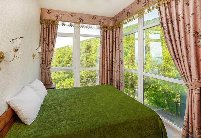 Стандарт трехместный двухкомнатный (стеклянный коттедж)